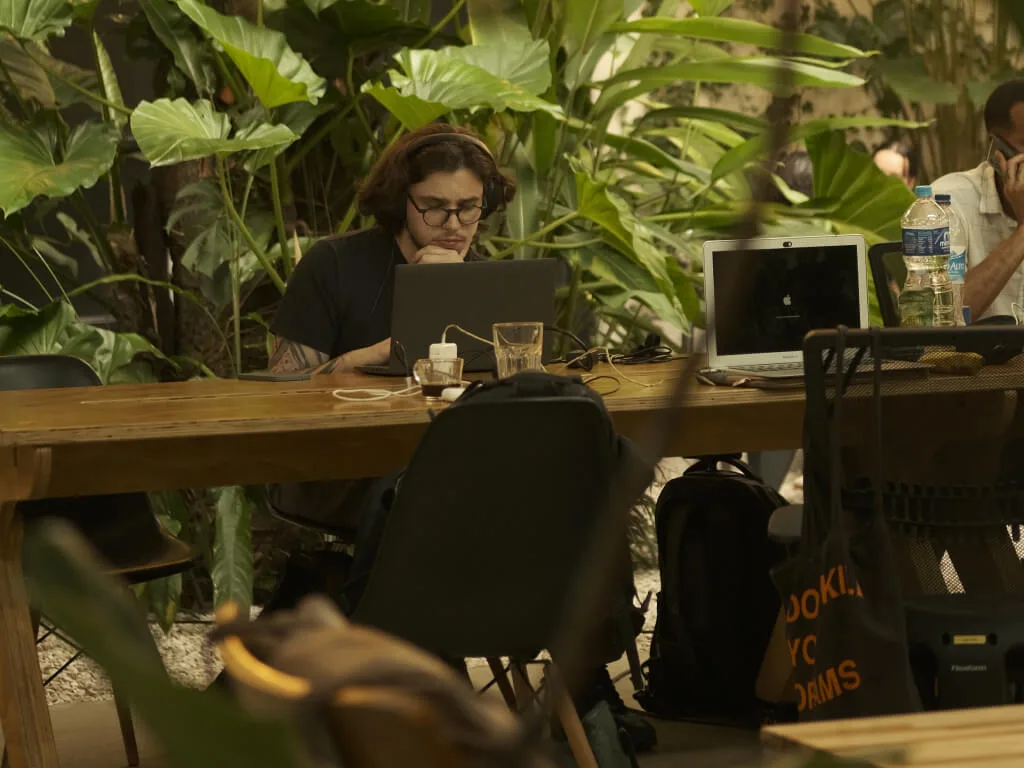 thumb-coworking-posicoes-flexiveis-hot-desks-foto-popup-001-r2-0
